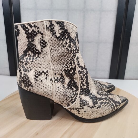 Steve Madden Shoes - Steve Madden Pointed Cap Toe Python White Black Leather Ankle Boots Women US 7.5